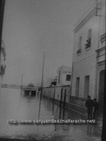 Calle Betis inundada